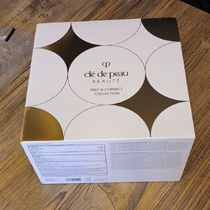 Clé de Peau Beauté Prep & Correct Collection